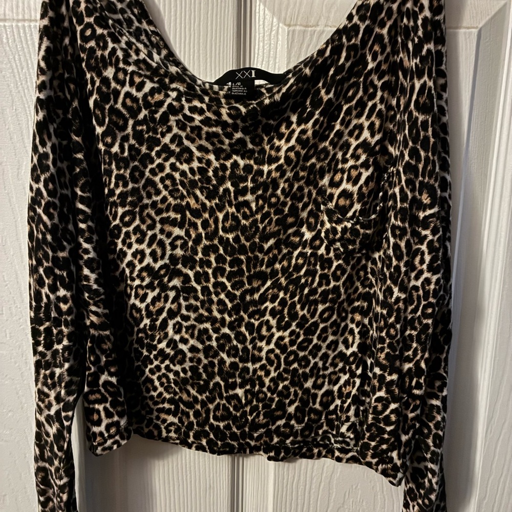 Forever 21 Leopard Print 3/4 Sleeve Crop Top